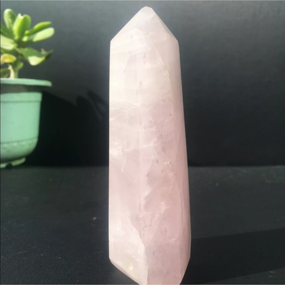 252g Natural rose quartz crystal point - Picture 4 of 6